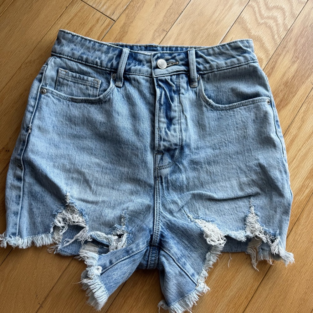 Good American Bombshell Denim Shorts